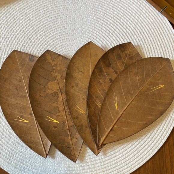 Vintage Japanese Folk Craft Leaf Saucers made from real leaves. Gold detail. - Picture 2 of 8